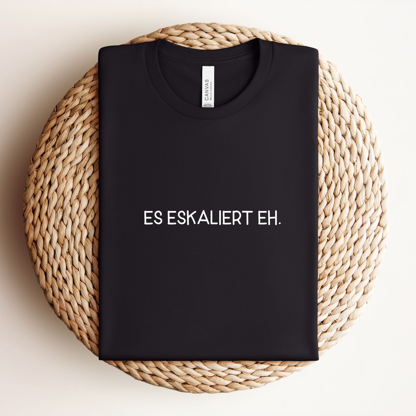 Es eskaliert eh. - Unisex Shirt