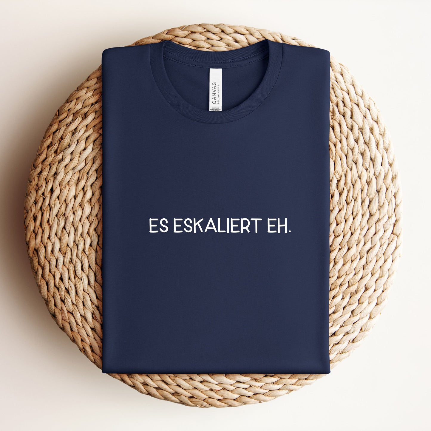 Es eskaliert eh. - Unisex Shirt